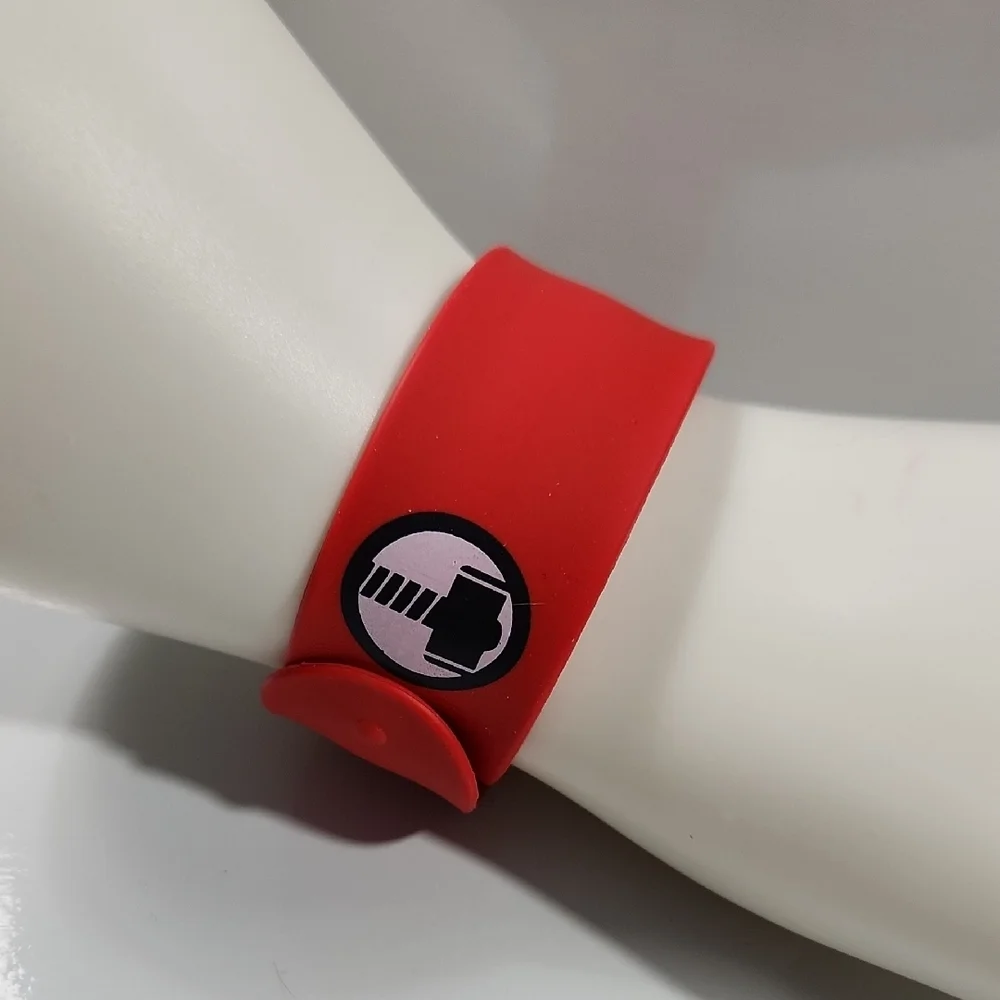 Marvel sleek red
